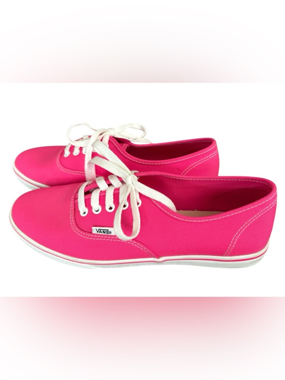 New Vans women's classic canvas sneakers hot pink colour size 9